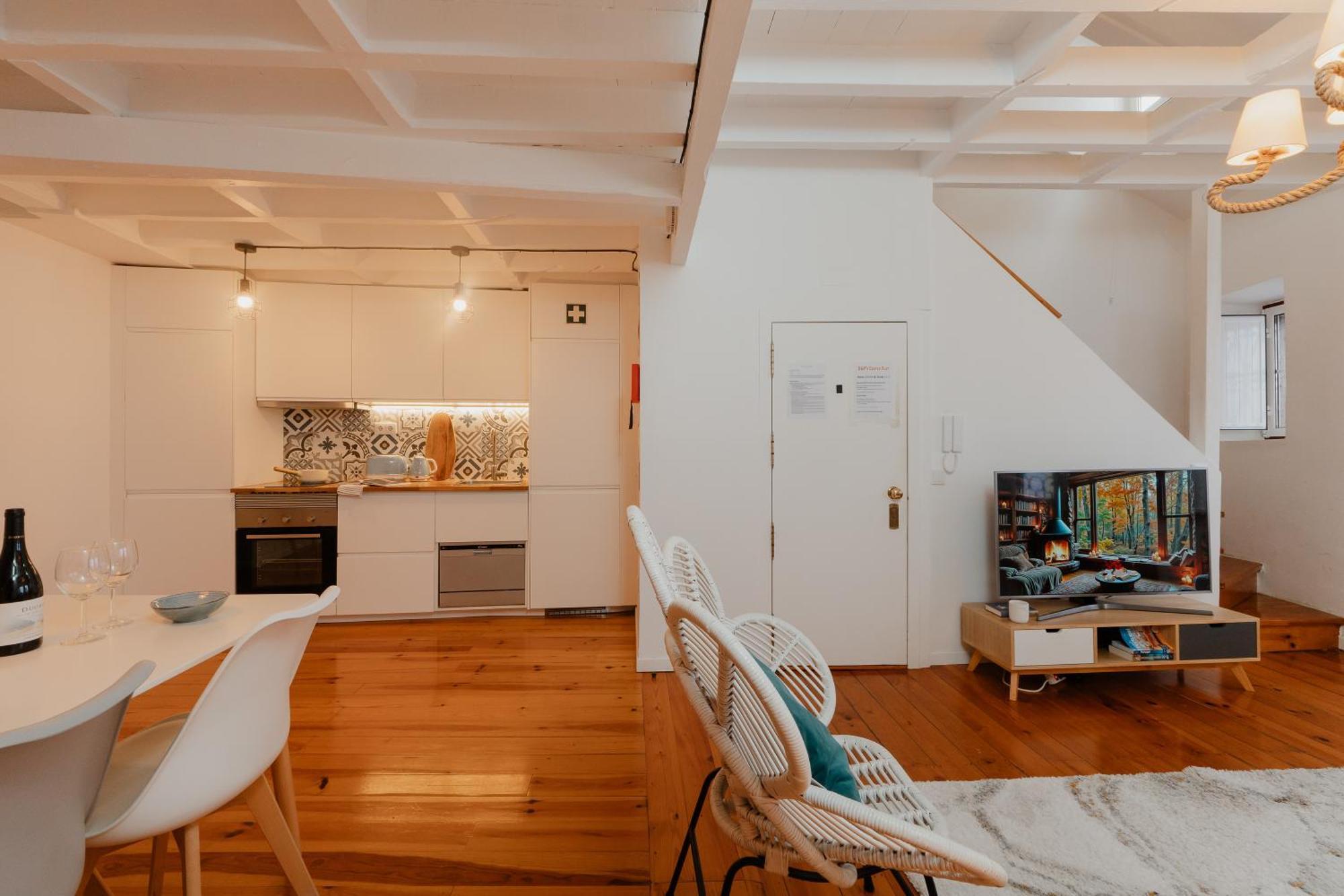 Stylish Getaway In A Mezzanine Flat By The Castle Apartment Lisbon Luaran gambar