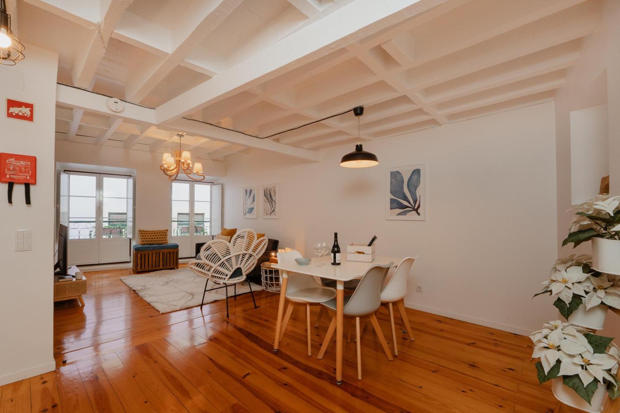 Stylish Getaway In A Mezzanine Flat By The Castle Apartment Lisbon Luaran gambar