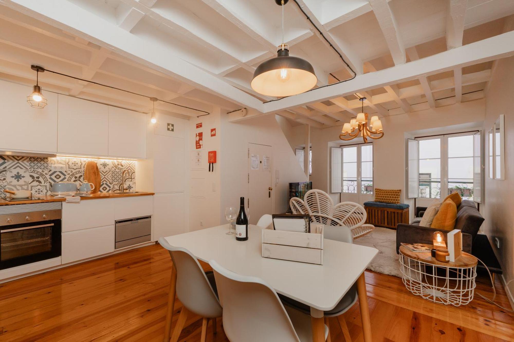 Stylish Getaway In A Mezzanine Flat By The Castle Apartment Lisbon Luaran gambar