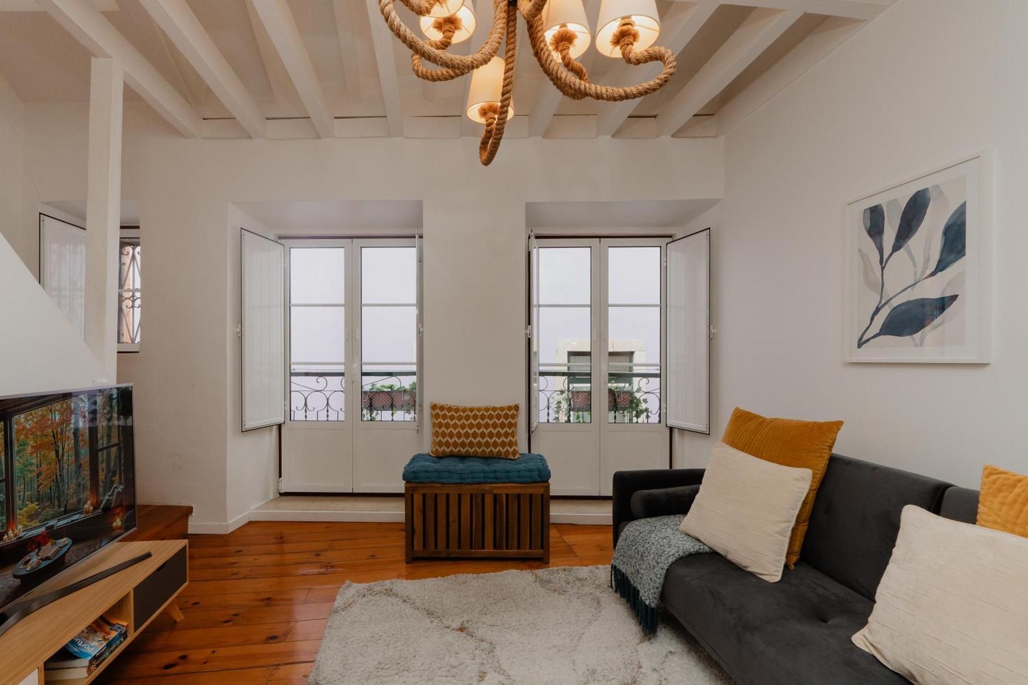 Stylish Getaway In A Mezzanine Flat By The Castle Apartment Lisbon Luaran gambar