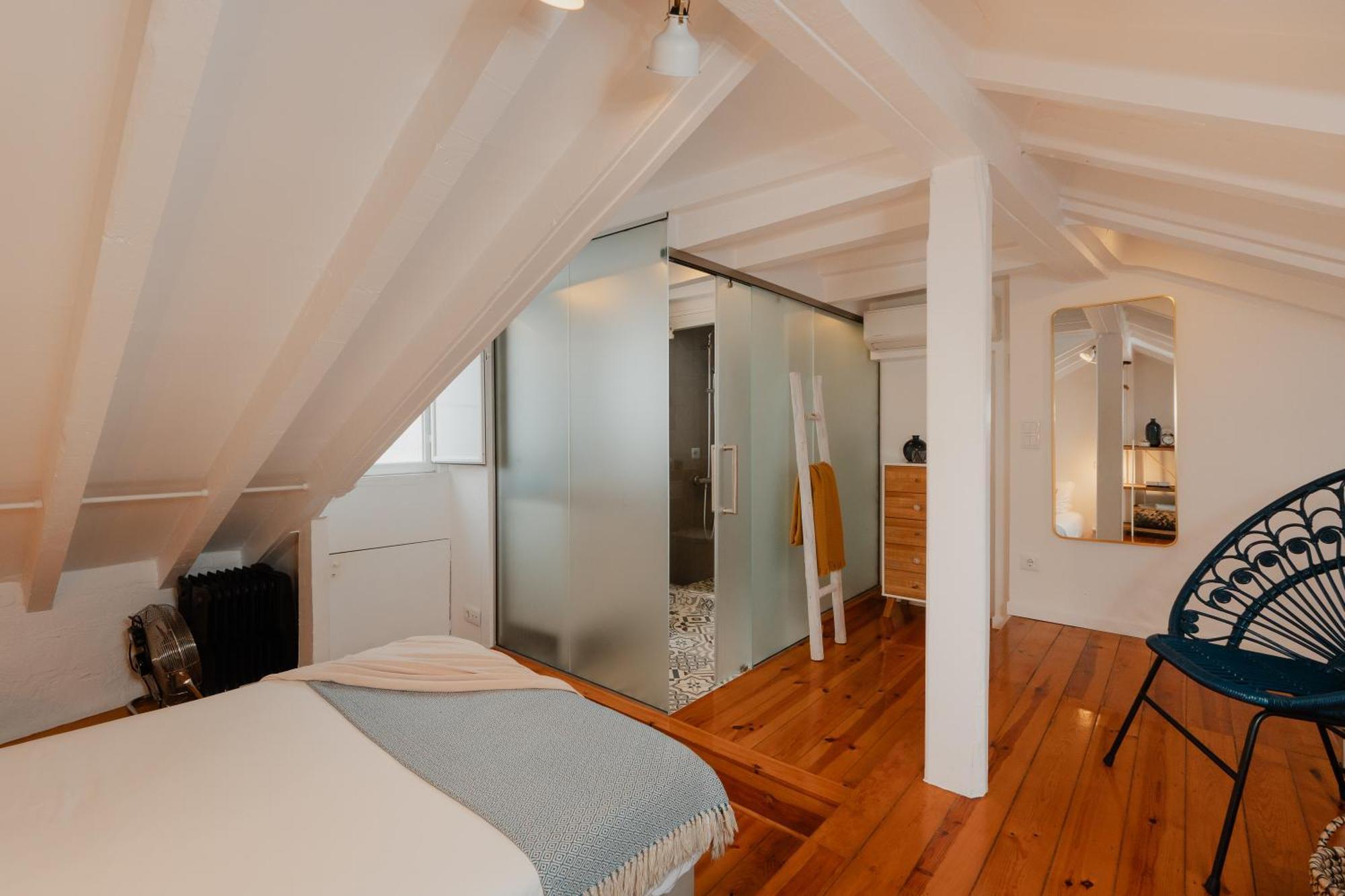 Stylish Getaway In A Mezzanine Flat By The Castle Apartment Lisbon Luaran gambar