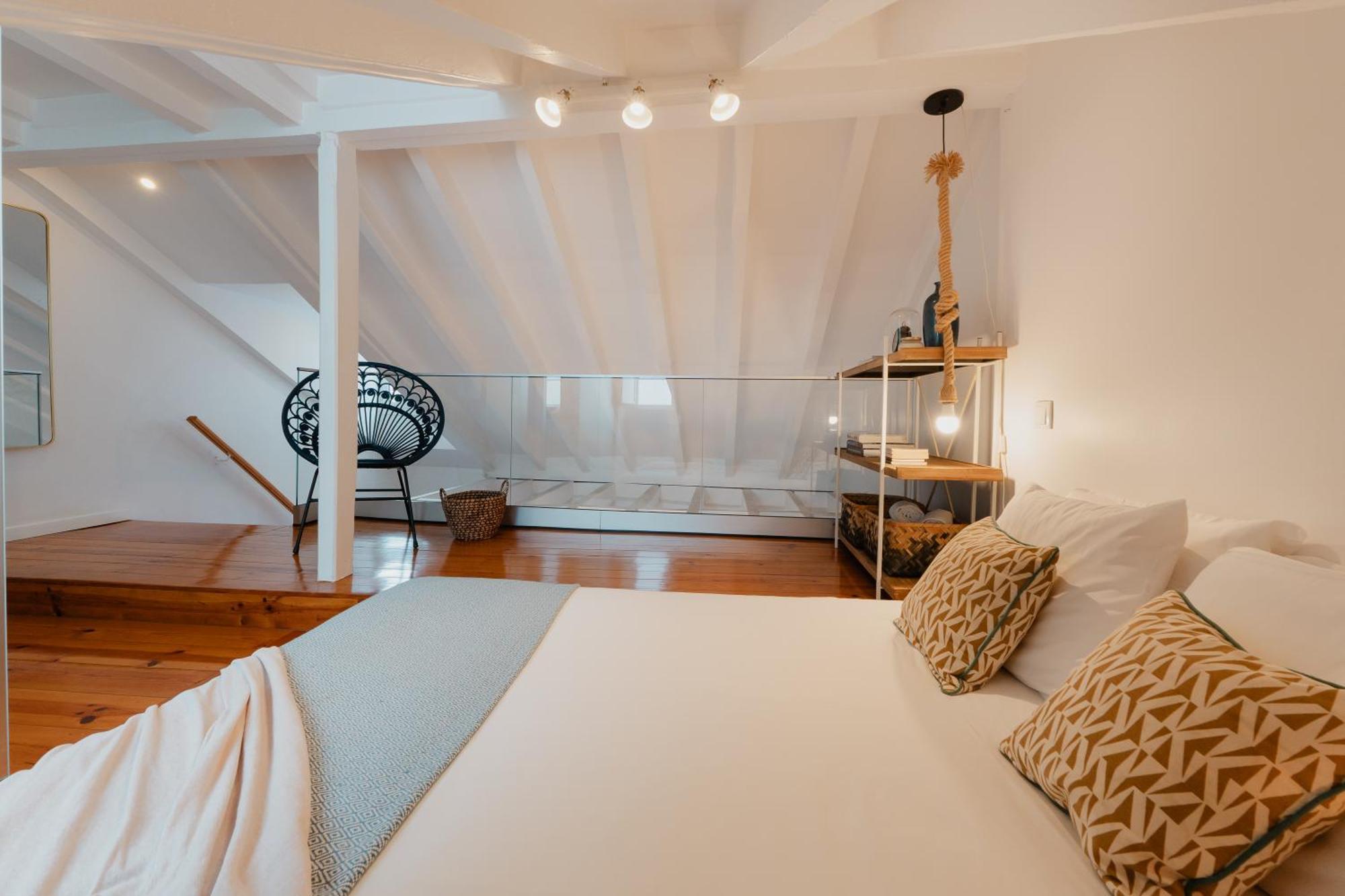 Stylish Getaway In A Mezzanine Flat By The Castle Apartment Lisbon Luaran gambar