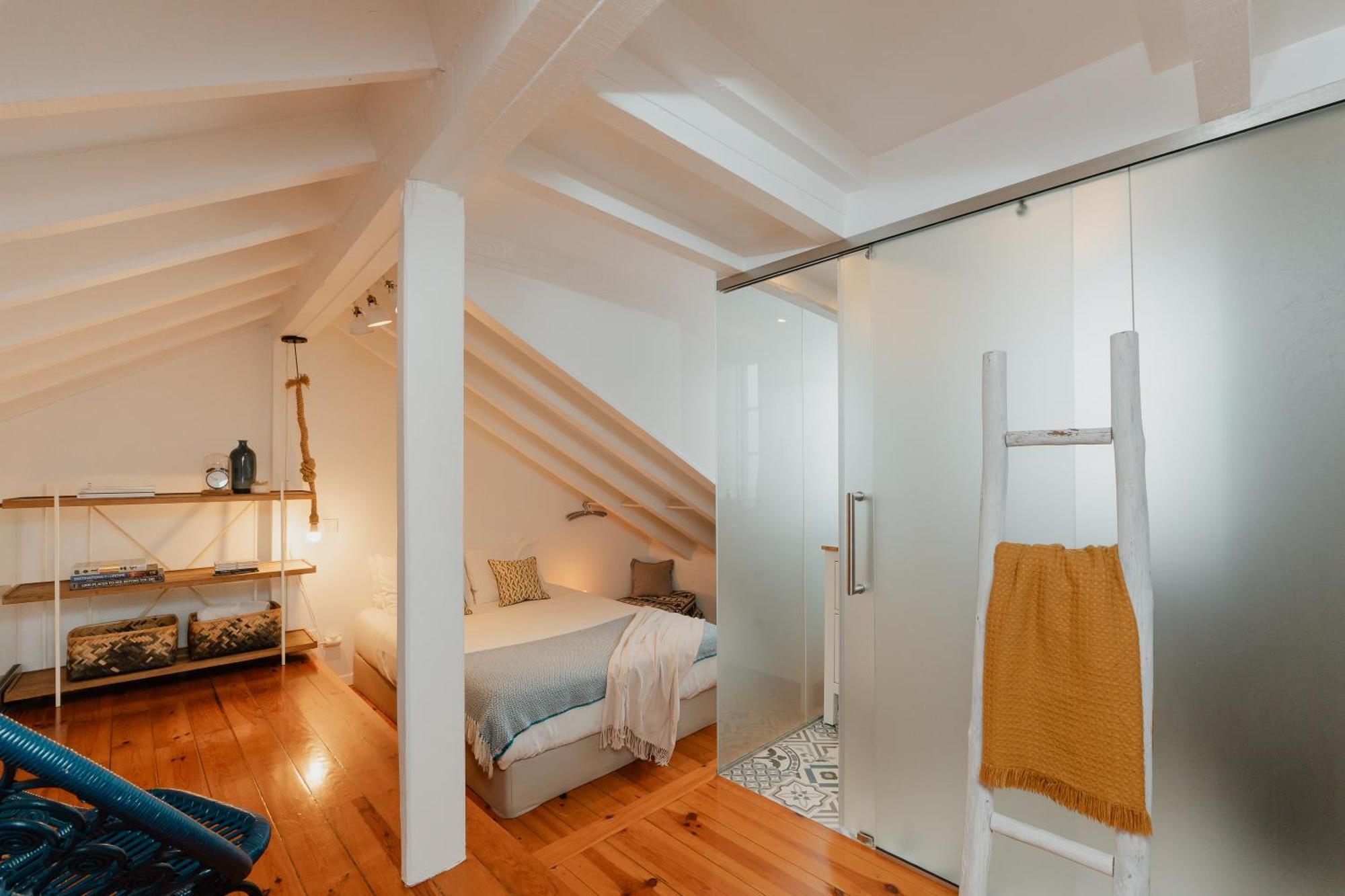 Stylish Getaway In A Mezzanine Flat By The Castle Apartment Lisbon Luaran gambar