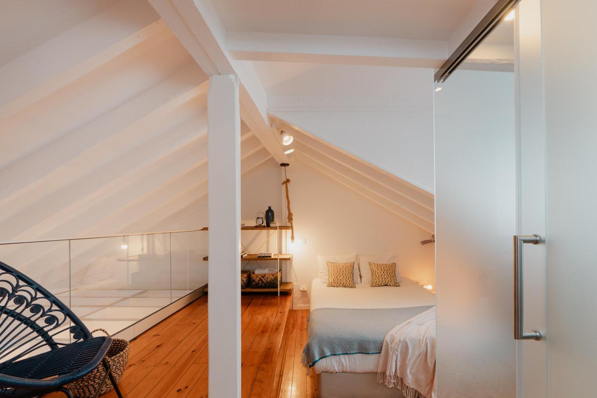 Stylish Getaway In A Mezzanine Flat By The Castle Apartment Lisbon Luaran gambar