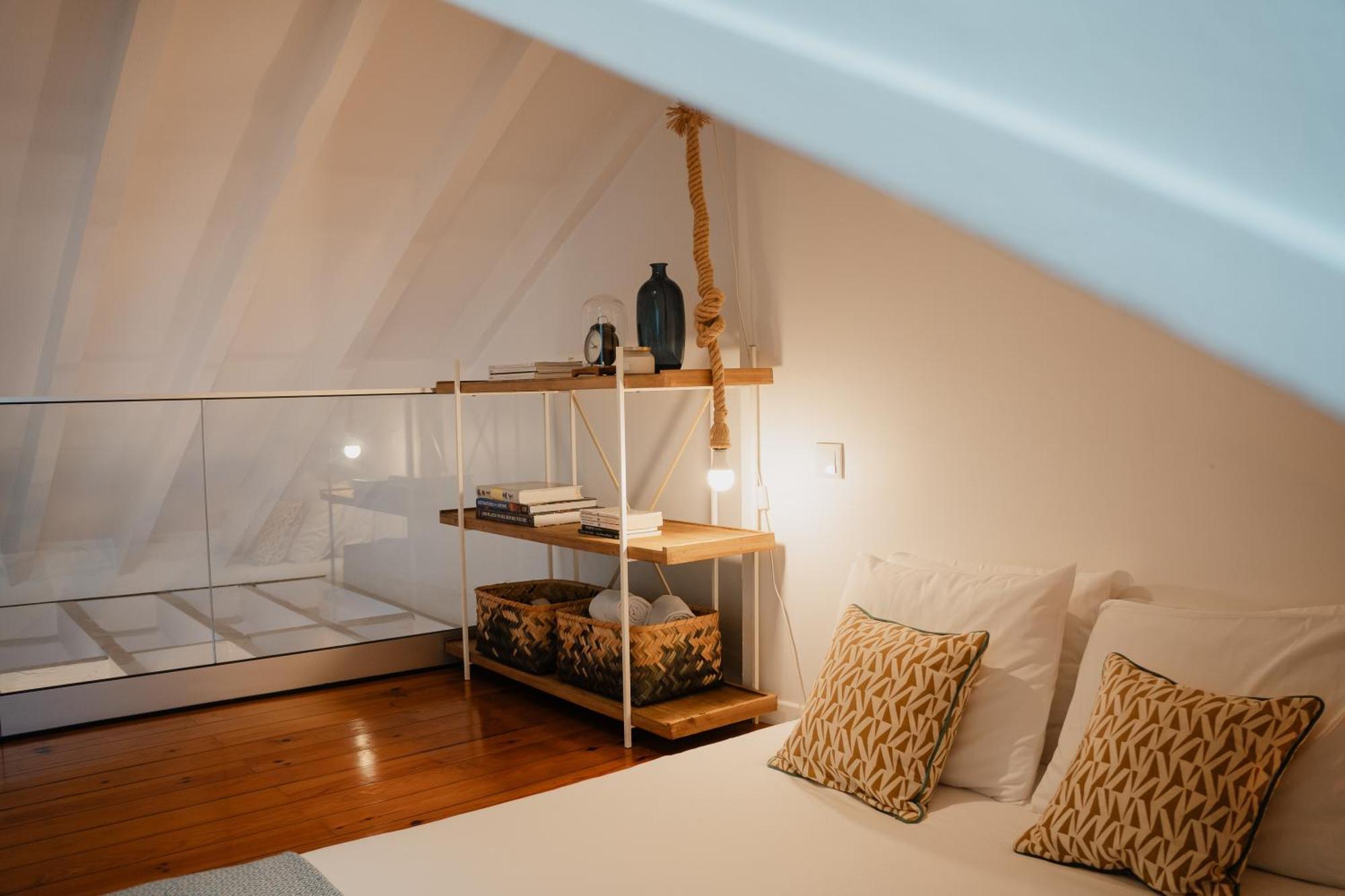 Stylish Getaway In A Mezzanine Flat By The Castle Apartment Lisbon Luaran gambar
