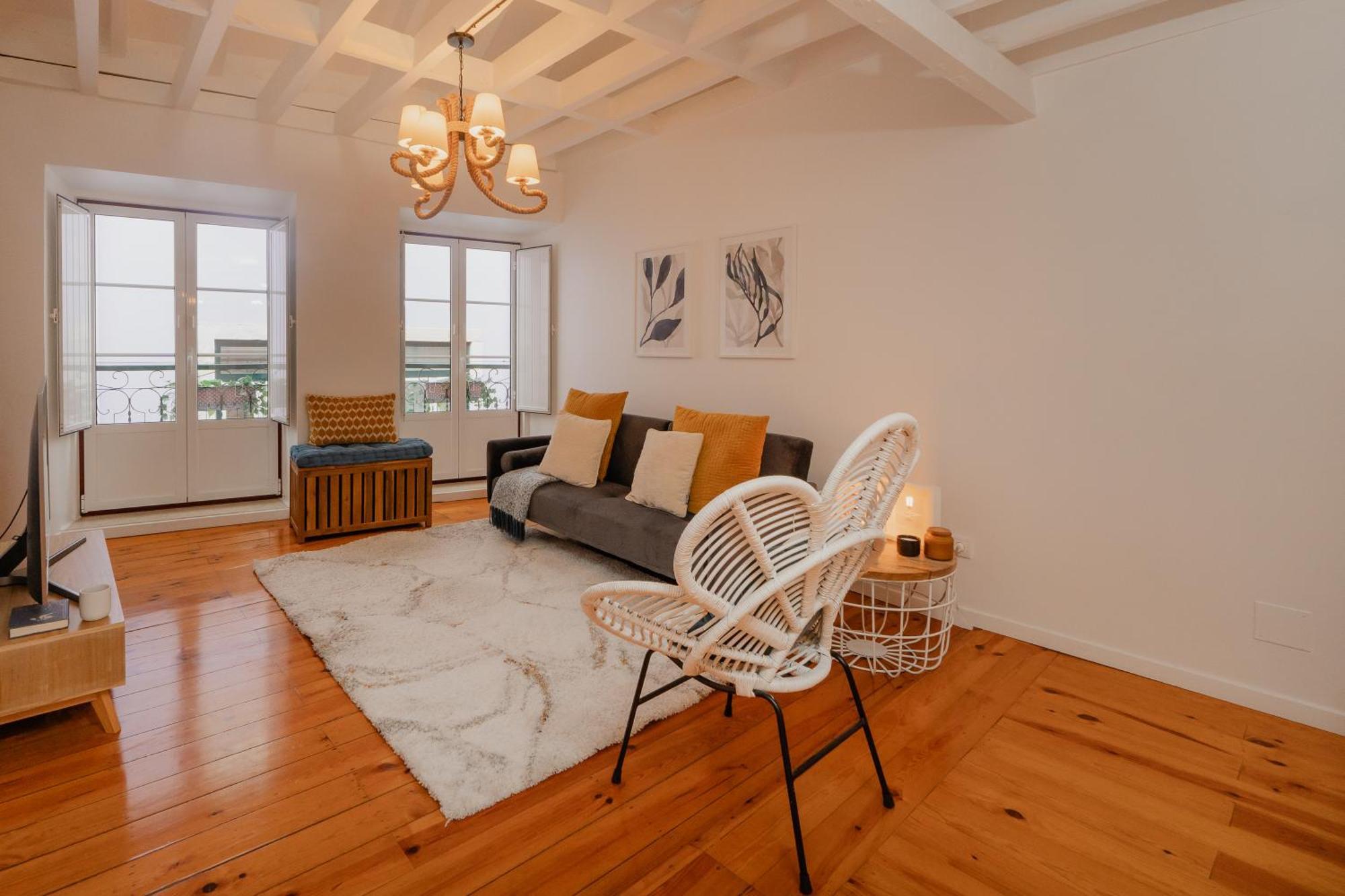 Stylish Getaway In A Mezzanine Flat By The Castle Apartment Lisbon Luaran gambar